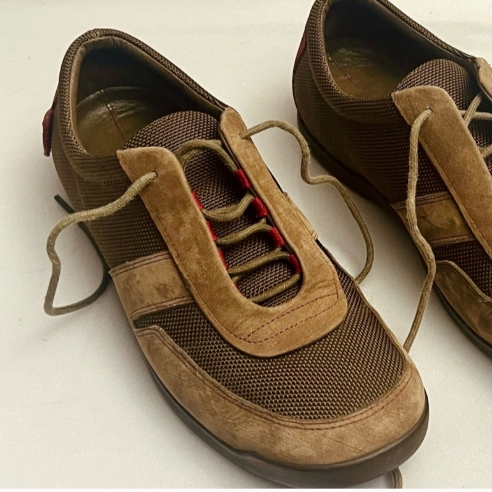 Cole Haan G Series Women  2-Tone Red Trim Sneakers size 7.5